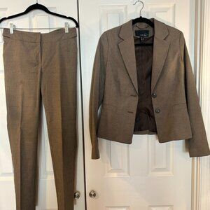 Beautiful 2 pcs suit set for office or executive events